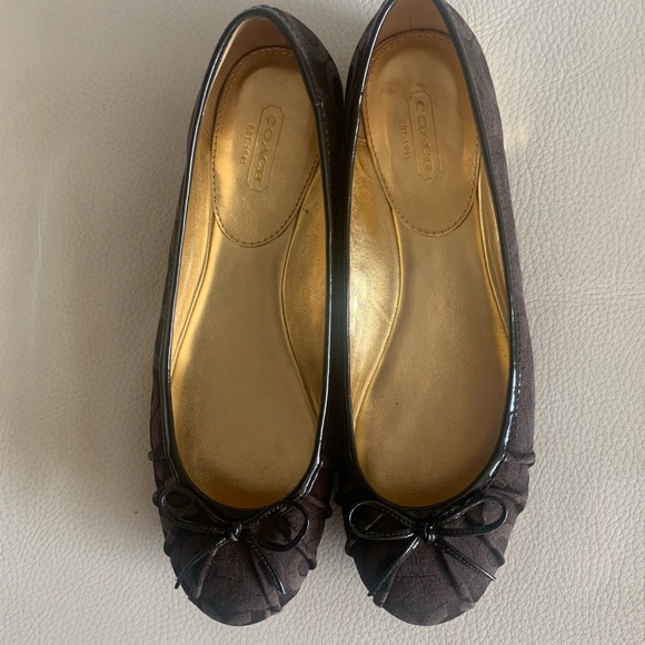 COACH Brown Flats Size 8.5 B. Leather sole.Coach Logo on the side of heel. - Picture 10 of 12